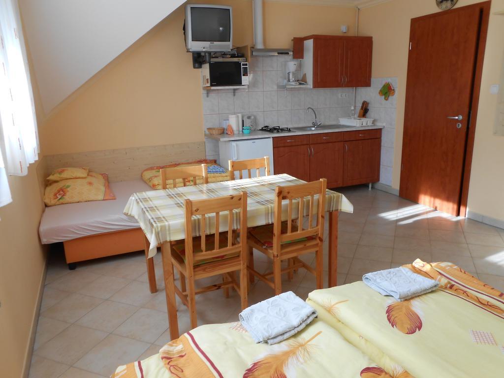 Kustanygyongye Vendeghaz Kehidakustany Apartment Ngoại thất bức ảnh